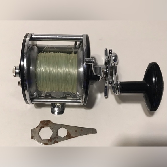 Vintage 1957 PFLUEGER BOND LEVEL WIND 2000 Fishing Reel USA BAKELITE METAL Rod 1 - Picture 6 of 15